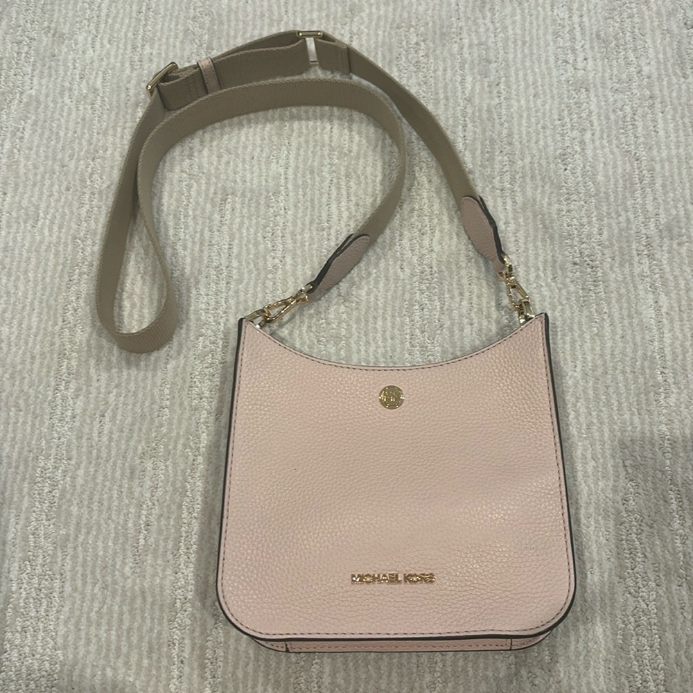 Michael Kors cross body bag. Light pink
